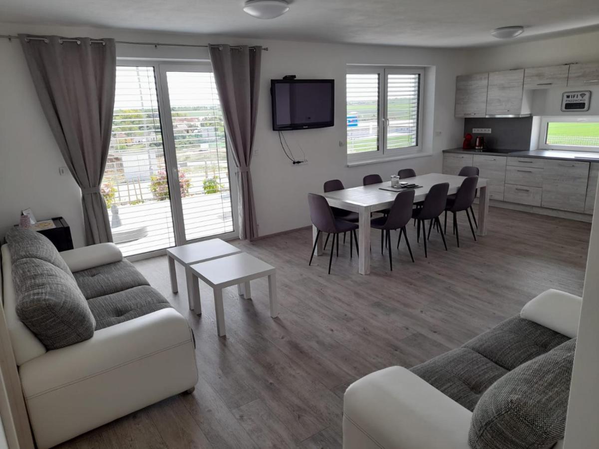 זנוימו Apartman U Rane Bobule מראה חיצוני תמונה